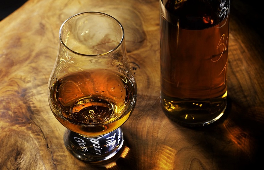 Whisky segít megőrizni a bőr egészségét – már használják is!