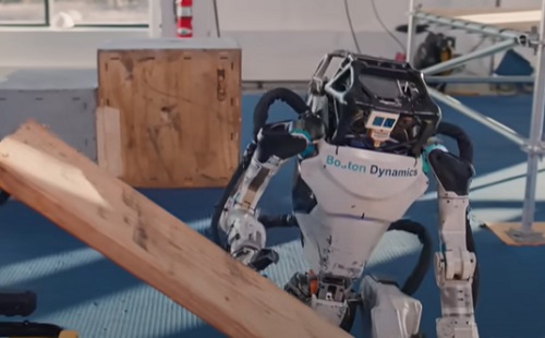 Mesterséges intelligencia - Pakolás közben hátraszaltózik az Atlas robot