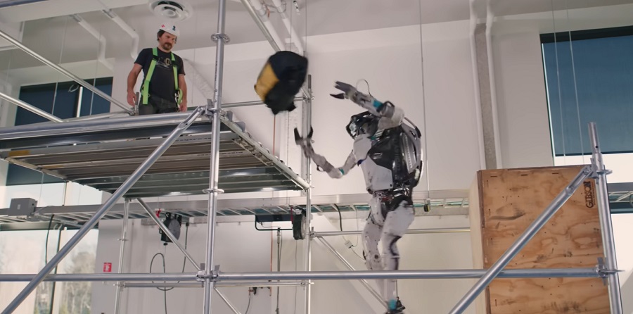 Mesterséges intelligencia - Pakolás közben hátraszaltózik az Atlas robot