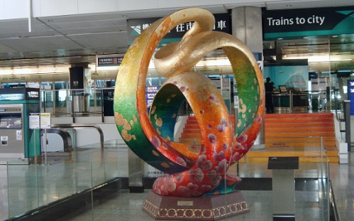 Metaverzummal csábít a hongkongi repülőtér