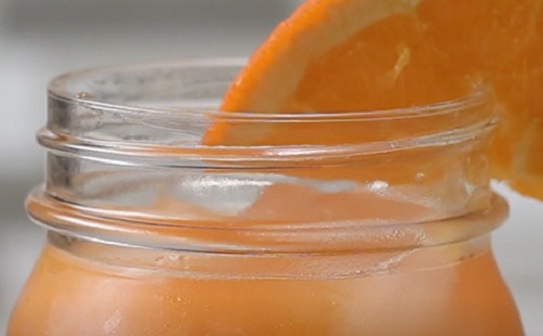 Így készül a trópusi Fizz – ananásszal, kókusszal és lime-al