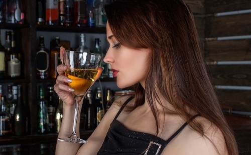 Szívrohamot előzhet meg a mértékletes alkoholfogyasztás