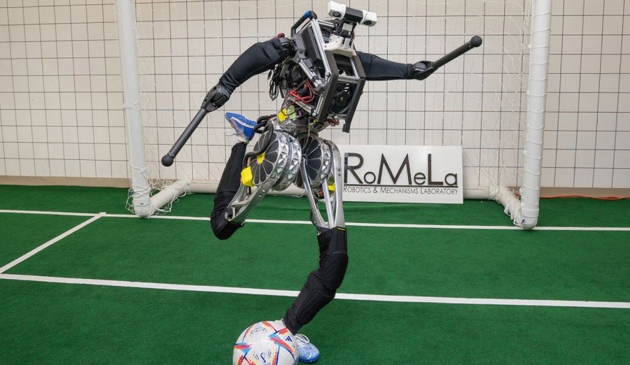 Mesterséges intelligencia - „Jobb, mint Messi” az új humanoid robotfocista - Fotó: Twitter.com/UCLAengineering