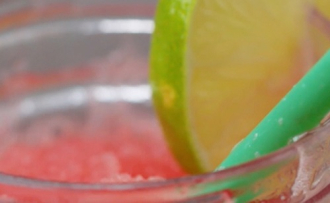 Friss, könnyű, üde a görögdinnyés-lime-os ital