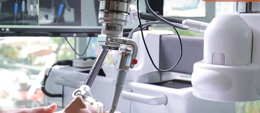 A Yomi fogászati robot munka közben