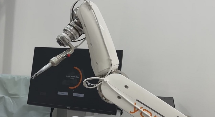 Óriási precizitást ígér a fogászati robot a fogimplantációban