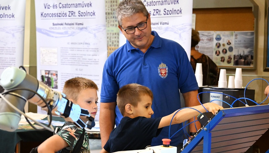 A legkorszerűbb virtuális eszközök is ott voltak a Kutatók Éjszakáján Szolnokon