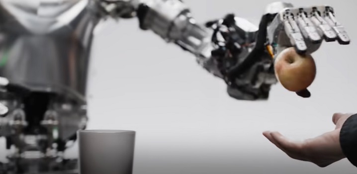 Mesterséges intelligencia - Meghökkentő dolgokra képes az új Figure humanoid robot