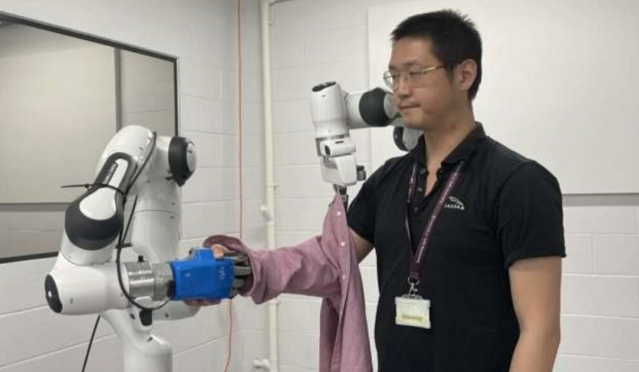 Mesterséges intelligencia - Már emberi módon öltöztetnek a gondozó robotok