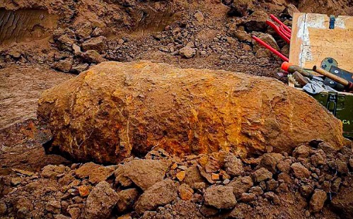 Világháborús bombát találtak a földben Nagytarcsán
