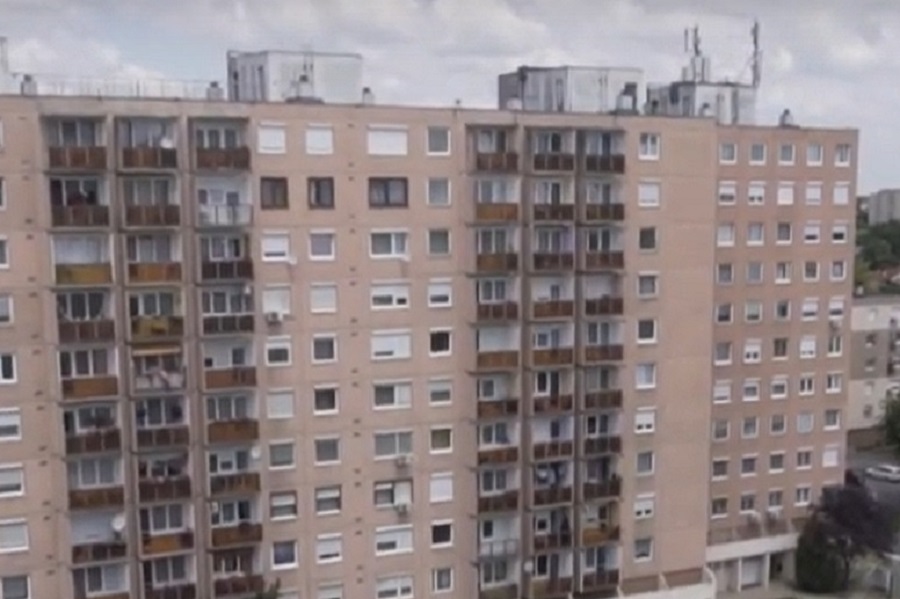 Sokkolta az országot: a 10. emeletről lökte ki barátnőjét egy férfi - Fotó: Youtube (képünk illusztráció)