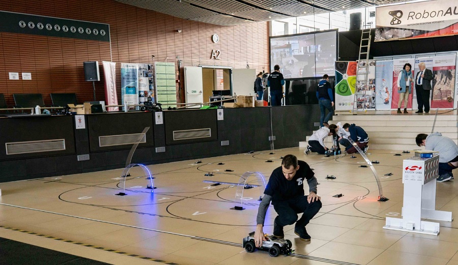 Autonóm robotverseny érkezik Budapestre