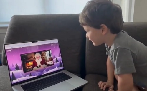 Videón, ahogy társalog a mesterséges intelligencia-Mikulás