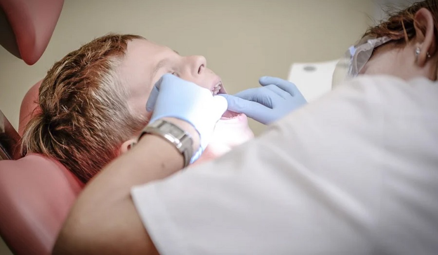 A rendszeres fogászati ellenőrzéssel és kezeléssel elkerülhető az elhalt fog is