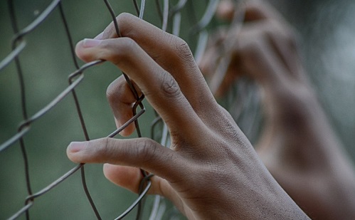 Elképesztő: percekre csökkentheti a börtönbüntetést az agybeültetés
