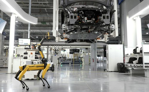 Egyre több nagyvállalat vezeti be a robotikát