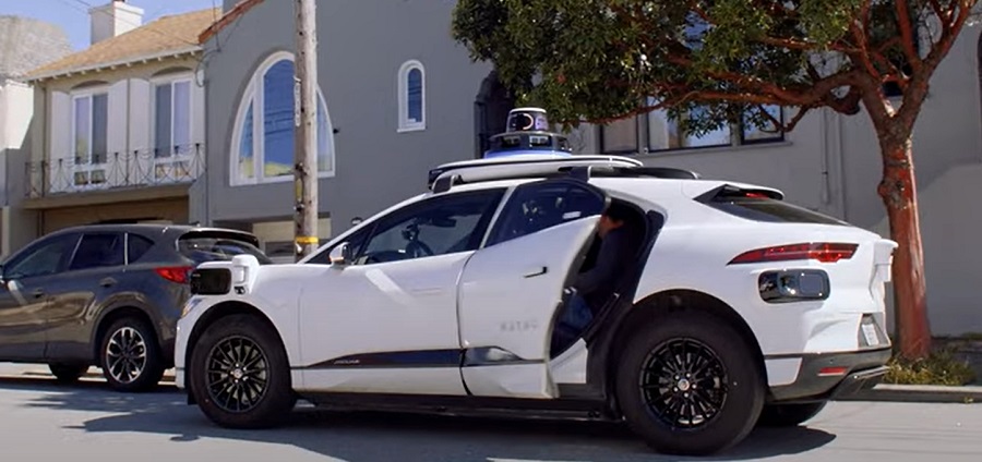 Belső kamerák adatait használná a generatív MI betanításához a Waymo
