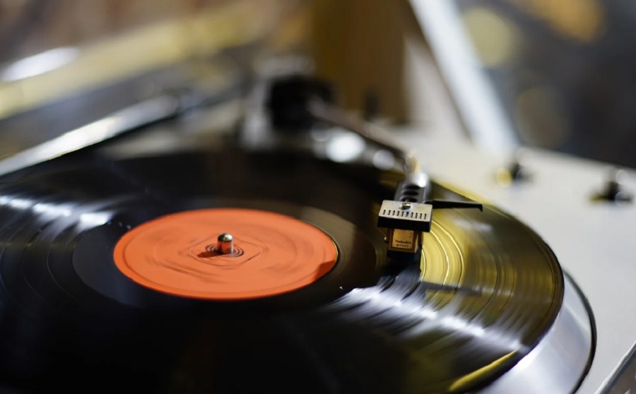 Néma dalt ad ki Paul McCartney – a mesterséges intelligencia ellen tiltakozik