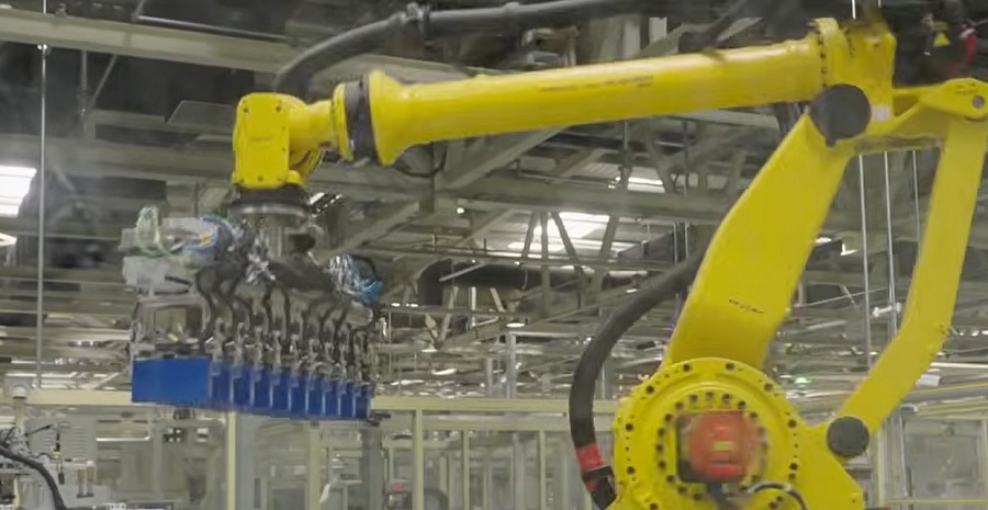 M&aacute;r dolgozik az első megtestes&uuml;lt intelligens humanoid robot egy k&iacute;nai gy&aacute;rban