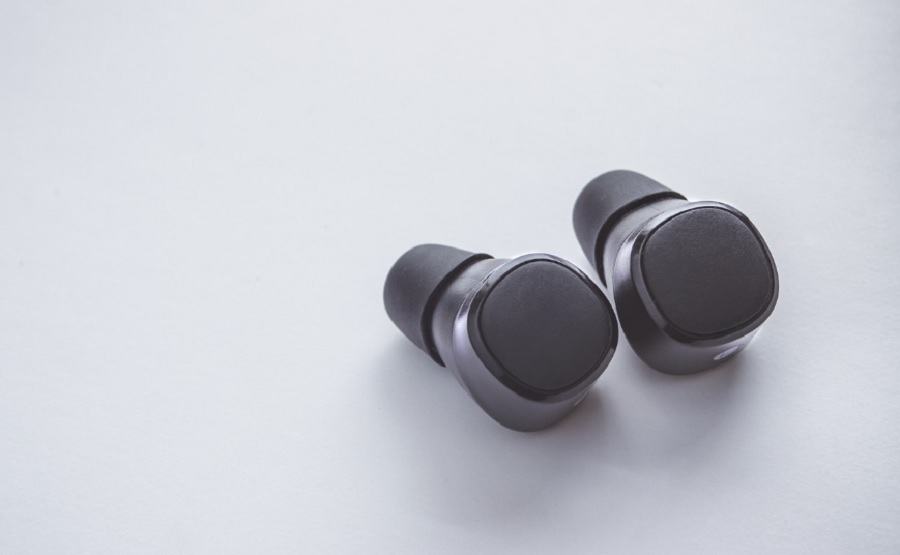 T&ouml;bb viselhető mesters&eacute;ges intelligencia-eszk&ouml;zzel is k&eacute;sz&uuml;l az Apple