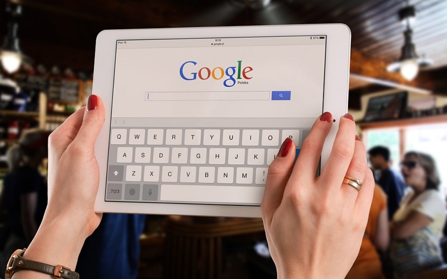 L&aacute;that&oacute;bb&aacute; v&aacute;lnak a v&aacute;llalkoz&aacute;sok a Google hirdet&eacute;sek MI-m&oacute;dj&aacute;val