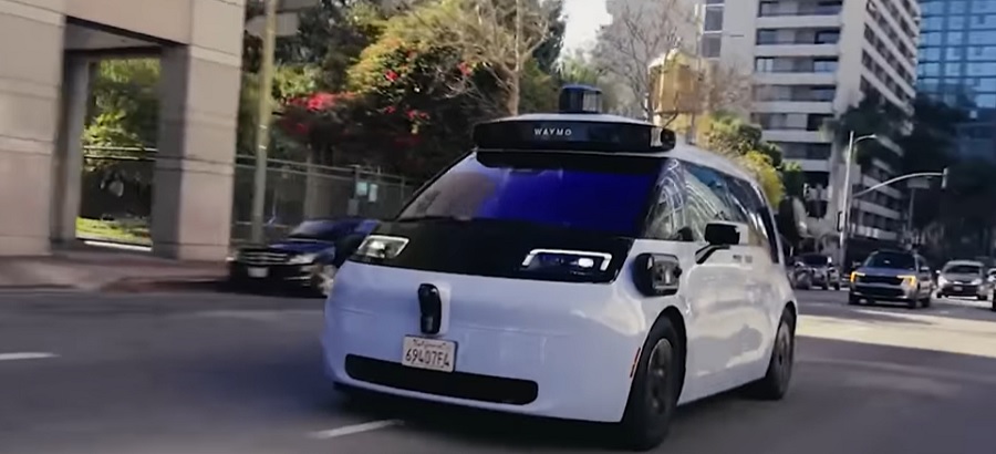 A mesters&eacute;ges intelligencia &aacute;tt&ouml;r&eacute;seit haszn&aacute;lja a teljesen &uacute;j Waymo robottaxi