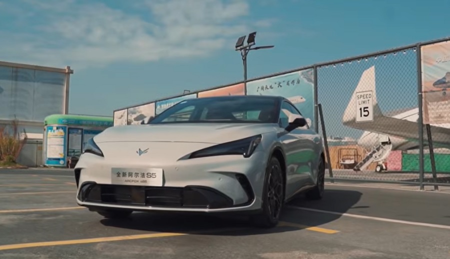 ARCFOX Alpha T5 elektromos SUV - ezen alapul majd a robottaxi