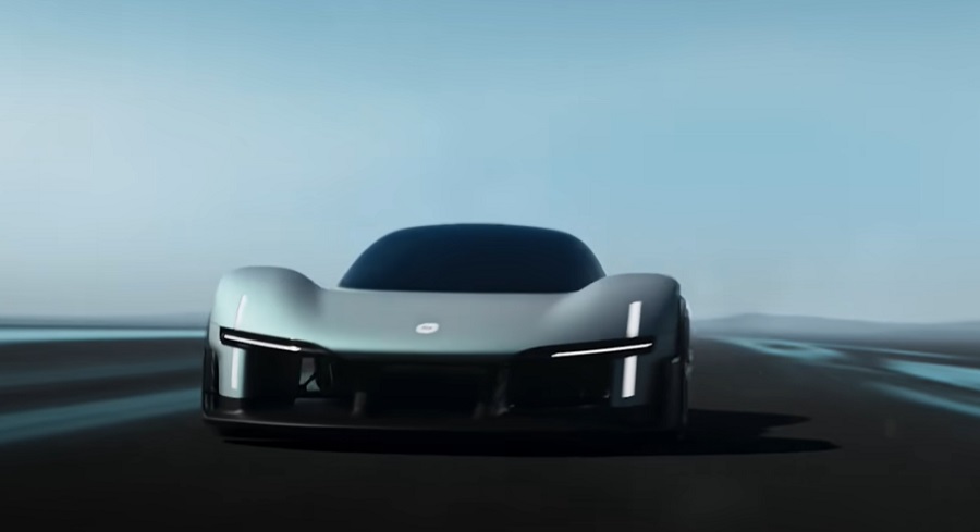 Robot gyakornokok ker&uuml;ltek egy aut&oacute;gy&aacute;rba K&iacute;n&aacute;ban