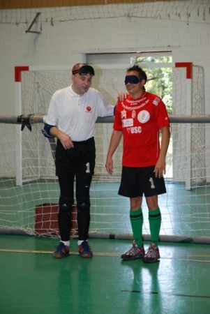 Bekötött szemmel sportoltak a sztárok 